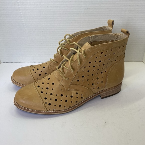 CAT Caterpillar WKBC Women's Tan Perforated Lace-Up Size‎ 9 Ankle Boots - Picture 1 of 10
